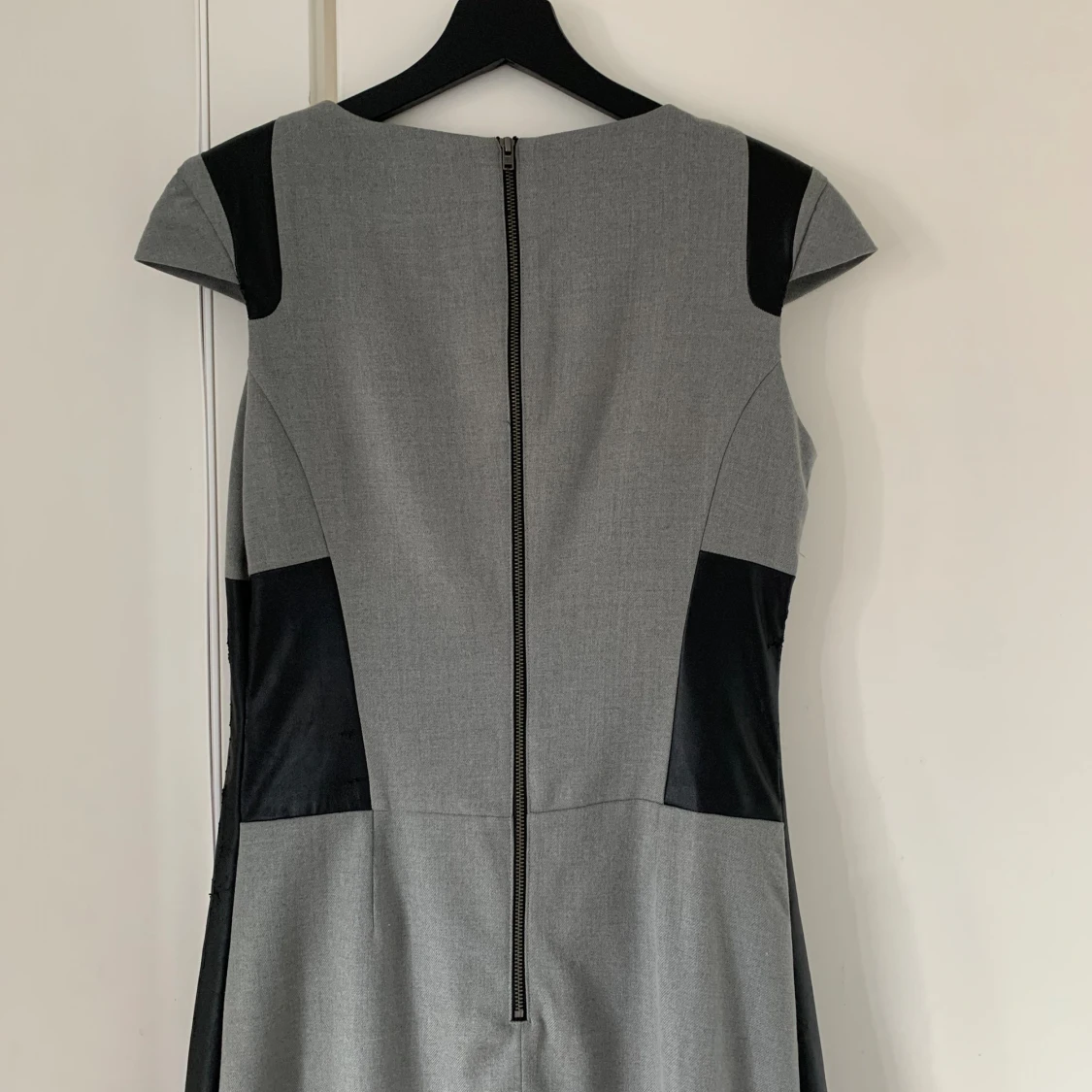 Grå klänning. Elegant klänning, klänning  - 90