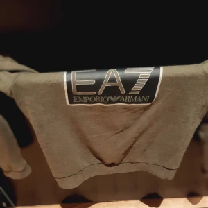 Armani camogrön strl small - Fint skick hämtas i Örebro skickas ej