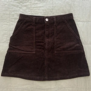 Manchesterkjol  - Köpt på sellpy, använd någon enstaka gång av mig. Köparen betalar för frakten och katt finns i hem 🏡 