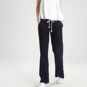 Roxy linnebyxor - Roxy linnebyxor. Storlek: XS. För korta på mig och sparsamt använda, som nya. Nypris:600kr