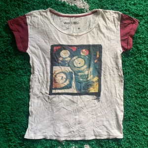 Vans T-shirt - Skön T-shirt från Vans. Uppskattat skick 8/10. Skicka ett meddelande innan köp!