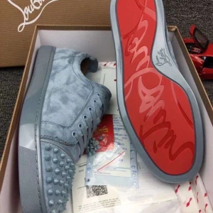 Cristian Louboutins - Helt nya skor passsr dom som har stora fötter 