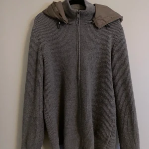 Massimo dutti - Säljer den här Massimo dutti cardiganen då den inte kommer till användning. Vardagligt använd!! 