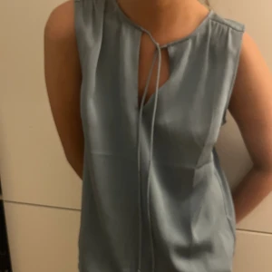 Satin topp - Säljer denna jätte fina satin toppen 