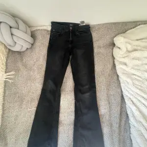 Svarta Lågmidjade only jeans som har blivit för korta💞💞 Kontakta privat för mer bilder💝