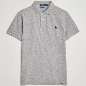 Raffe piké - En grå Ralph lauren piké i nyskick, endast andvänd två gånger.