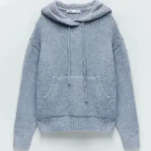 Så snygg blå stickad Zara hoodie som inte säljs längre i strl S!💞köptes för ca 600 kr i ny pris💓