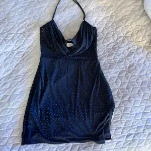 Säljer min Oh polly klänning i nyckick, den är oanvänd! UK/AU storlek 8 som motsvarar S🥰 Denna klänningen kommer inte till användning varav anledningen till att jag säljer den:) Ny pris ca 650kr men säljer den för 500kr☺️