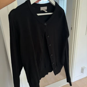 Kofta svart  - Säljer denna svarta kofta 💕