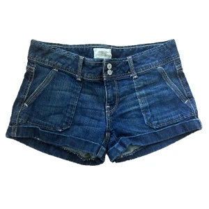 Shorts  - Aéropostale shorts in a versatile dark blue low rise shorts are perfect for everyday wear. details on the pockets  Size: Medium Waist Measurement: 38 cm Length: 28 cm