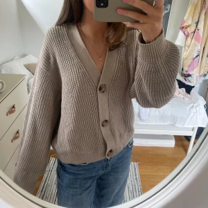 Kofta - Stickad kofta från h&m💕 storlek M