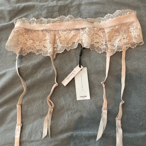 Strumpebandshållare  - Jätte söta strumpebandshållare helt nya💞