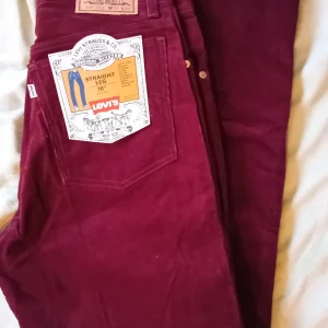 Jeans  - Levi's codral jeans som är ny. För litet för mig. Mycket fin. 