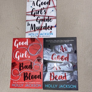 Booktok-böcker!  - Första boken i serien är läst 1 gång, de andra två är i helt nytt skick och olästa! 💛 Perfekt julklapp till någon som gillar läsning! Böckerna är på engelska.  Köps som ett set ✨