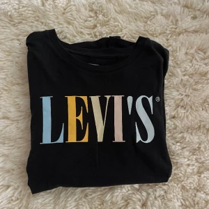 Levis Tshirt - Inga defekter och i fint skick. Skickas samma dag. Storlek XS