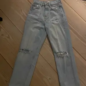 Jättefina jeans ifrån Gina Tricot i bra skick