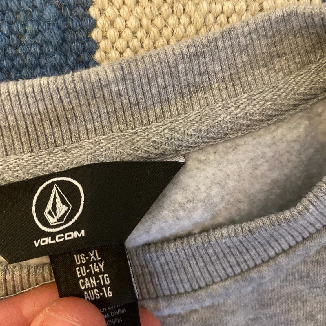 Volcom sweat shirt  - 90