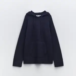 Zara knit hoodie som jag köpte i stockholm men har bara använt 1 gång. Köpte för 399 kr