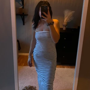 Klänning  - Lång tub klänning 