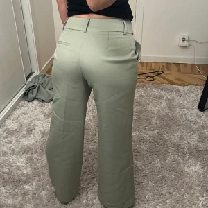 Kostymbyxor - Snygga kostymbyxor från gina trico med mintgrön färg!