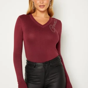 Guess tröja långärmad - Jättemjuk och skön långärmad vinröd tröja från guess i storlek Medium. Ordinarie pris 799kr 