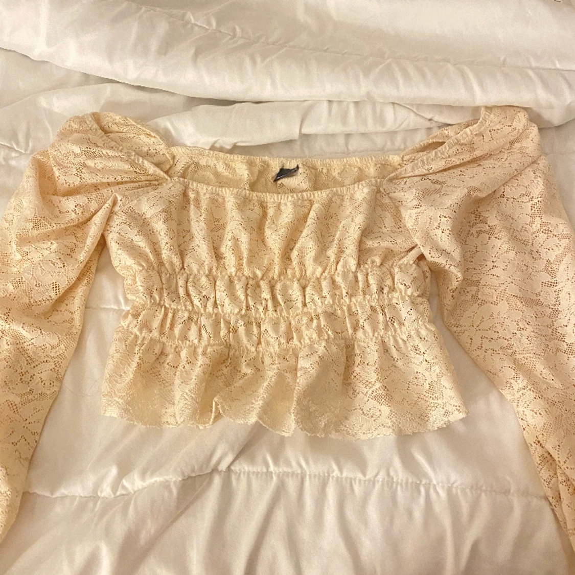 Vaniljvit spets tröja