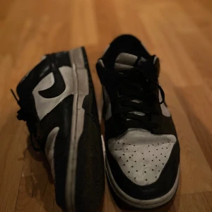 Nike dunk low panda  - Säljer mina pandor  Storlek 43 passar 42 Cnd 7/10