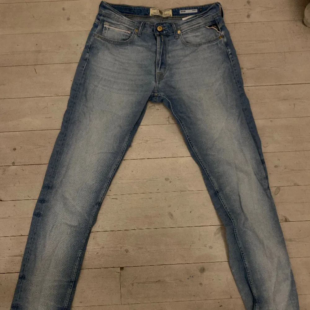 Slim/straight jeans från Replay. Knappt använda, inga defekter.. Jeans & Byxor.