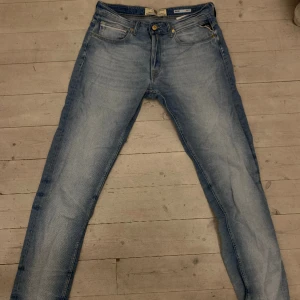 Replay jeans - Slim/straight jeans från Replay. Knappt använda, inga defekter.
