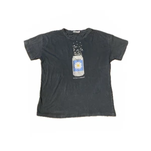 T-SHIRT MED PÄRLOR🤍 - Söt t-shirt med pärlor från Stradivarius 🤍Mycket bra skick!!