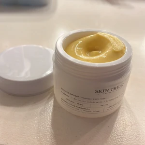 Face mask - En ”overnight face mask” från skintreat” som jag fick i min kicks kalender❤️💕🎉Helt oanvänd 🎁