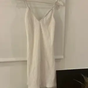Supergullig vit enkel klänning! Storlek S Nyskick
