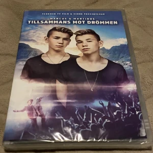 Marcus och Martinus film - Lägger upp annonsen igen då jag inte varit inne på ett tag!
Marcus och Martinus film " Tillsammans mot
drömmen" säljer då den aldrig blivit använd och har
fortfarande plasten på. Köparen står för frakten!🤍
 