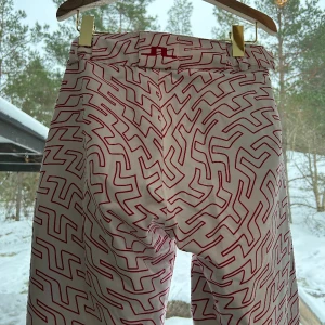 Isella ski pant J.Lindeberg - J.Lindeberg skidbyxor i storlek S som säljs då de är för små för mig. Oanvända och med prislapp kvar. Nypris 4500kr. Skriv för frågor!❤️