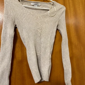 Tröja  - Tunn tröja från New Yorker. Strl S. I bra skick. 