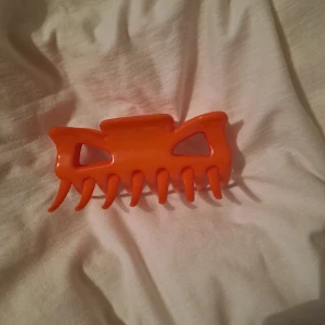 Hairclip hårklämma - Används inte då jag har för tjockt hår. Pris 