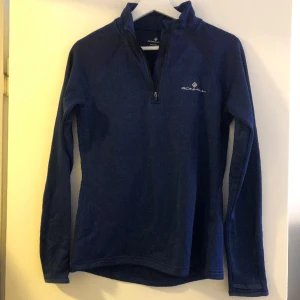 Träningströjor - Helt nya, storlek xs. 100 styck