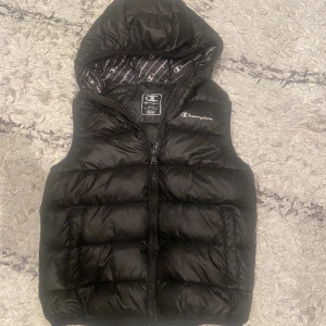 Champion väst - Champion väst  Storlek 13 år