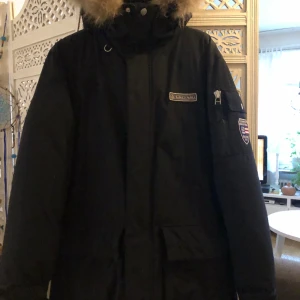 Lexington Ranger Down Parka - Lexingtons klassiska dunjacka/Parka. Färg svart. Stl S. I nyskick! Nypris ca 6900kr. Säljs för 1300kr.