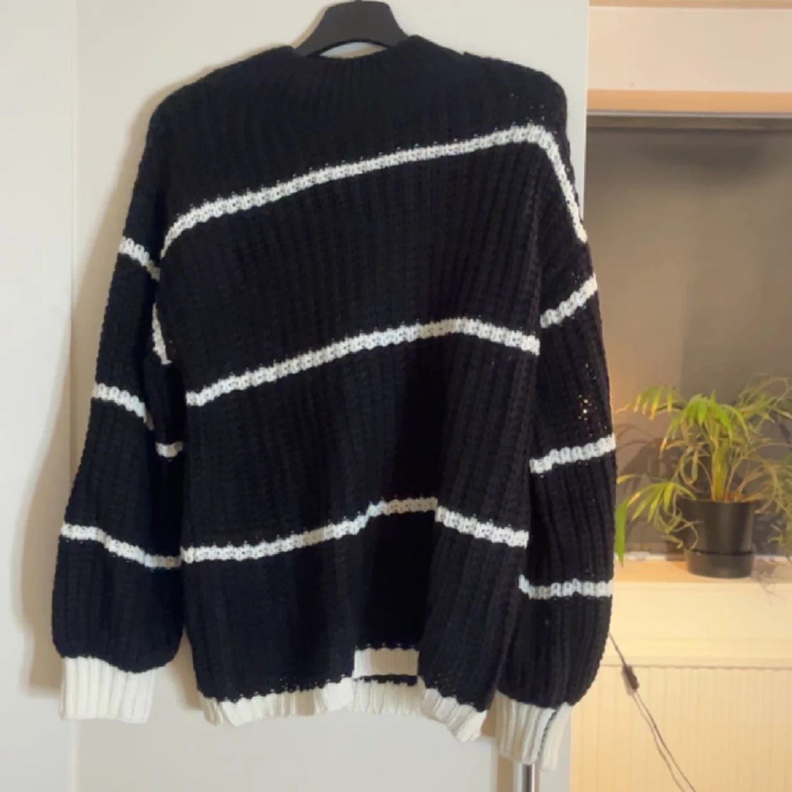 Randig stickad tröja