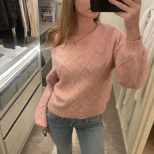 Söt rosa tröja - Söt rosa tröja som går att ha på flera sett 🩷🩷🩷😋
