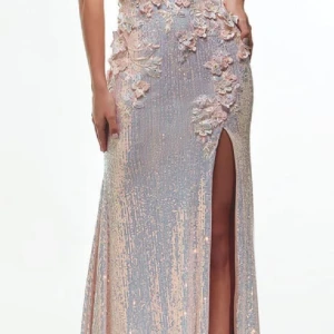 Klänning  - Jättebra klänning  köpt i ett franskt företags showroom F&P Det kostar 4000 sek ,jag säljer 2700 sek  det finns ett kvitto, perfekt skick  plus gratis tillbehör och en handväska  