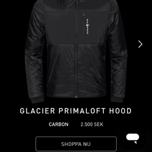 Sail racing jacka  - Den är bra skick men de finns bara två små hål som inte syns mycket. Pris kan diskuteras.