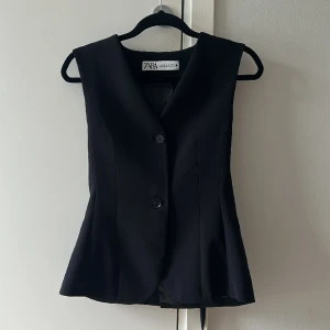 Svart väst  - Svart väst strl S