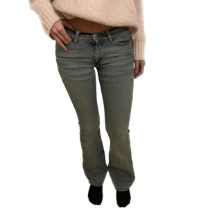 Lågmidjade jeans - Lågmidjade jeans, Midjemått: 37 cm Innerbenslängd: 80 cm