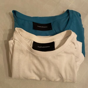 Peak performance t-shirts - Två fina peak performance t-shirts😍
