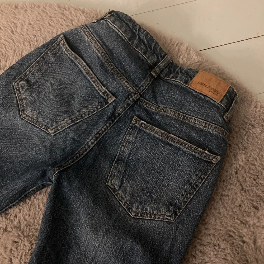 Snygga jeans från Gina💓 kom privat för bilder hur det sitter på🌟 Pris kan diskuteras🤍. Jeans & Byxor.