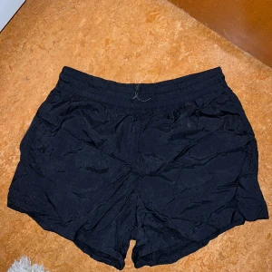 Shorts - Storlek L, en har inte snöre därav priset, 40kr för båda