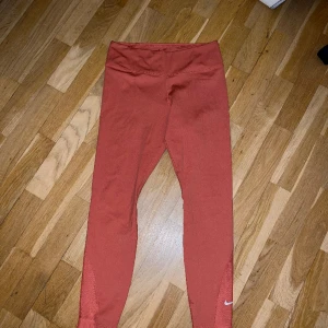 Nike tights - Storlek M, använda en gång, 90kr