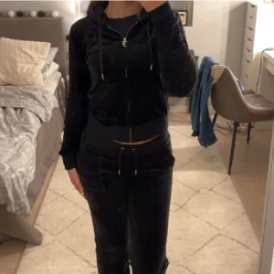 Juicyset - Svart juicy couture sett, storlek s i tröjan och xs på byxorna💗 Nypris 2500kr
